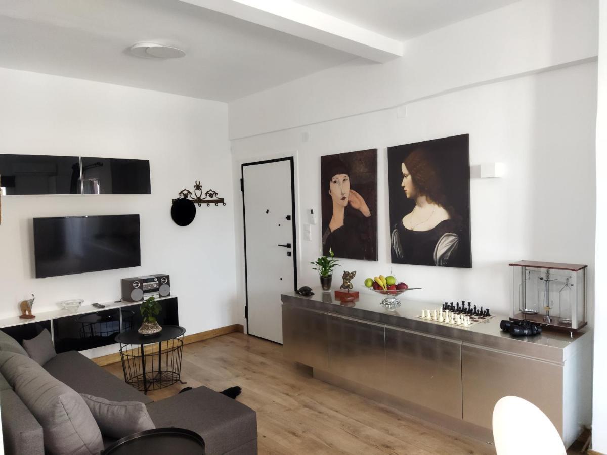 Minimal Apartment By The Beach Corinth Exterior foto